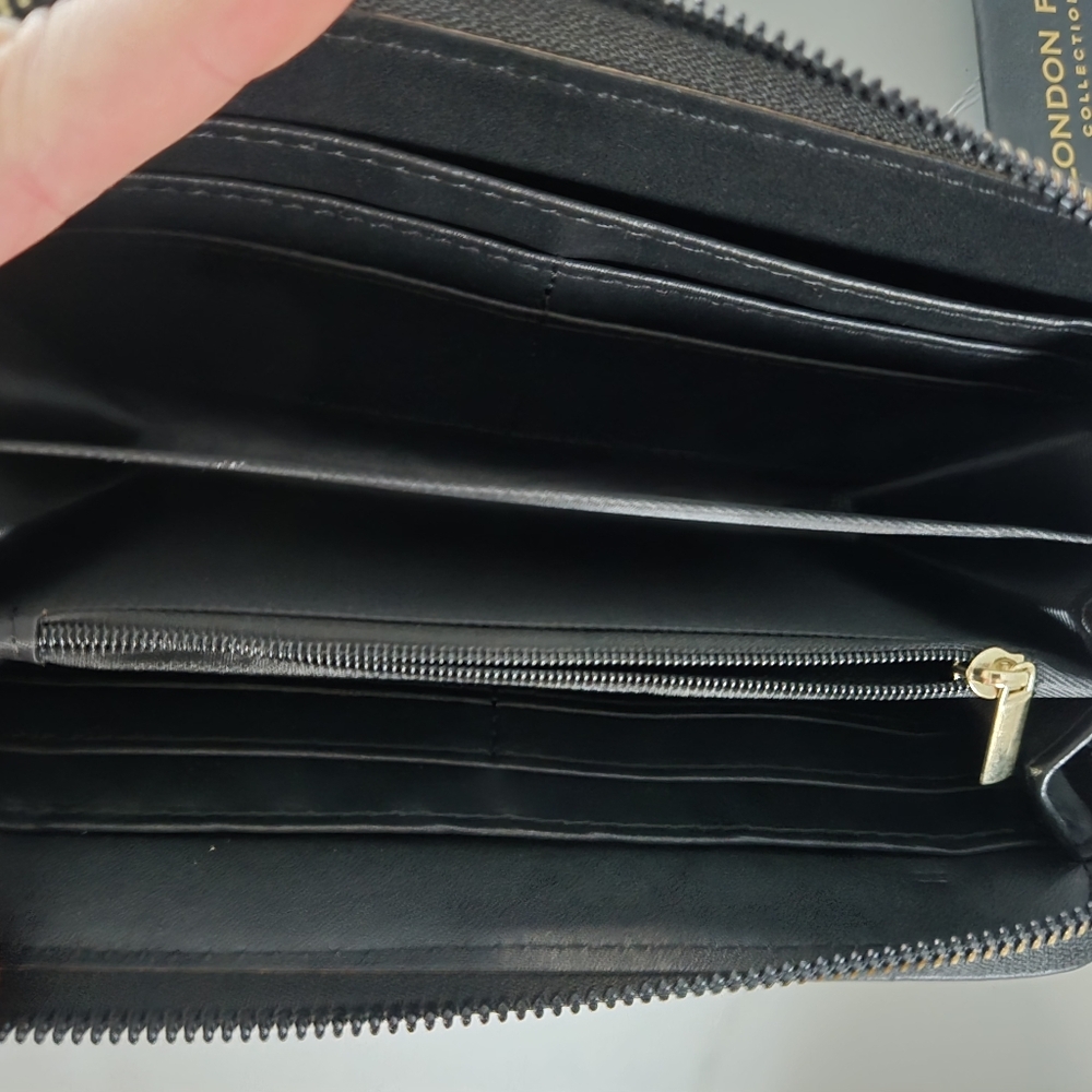 ✨ NIB London Fog Quilted Black Zip Around Wallet ✨ MSRP $58 - Picture 4 of 8